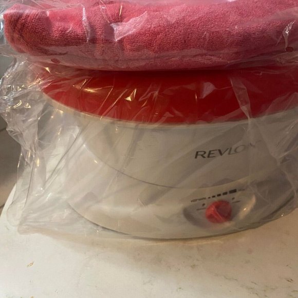 Revlon Moisturizing Paraffin Bath| For Soft Hands, Elbows & Feet - Picture 4 of 6